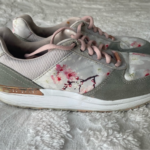 Ted Baker/Floral and grey sneakers size 7.5 - Picture 2 of 7